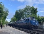 MNR F40PH-3C # 4910 shoving an eastbound  past Kingsland Sta
